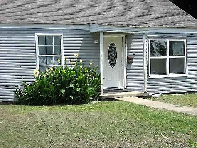 1st image of 916 Dixie St
