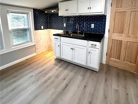 2nd image of 100 Mulberry St