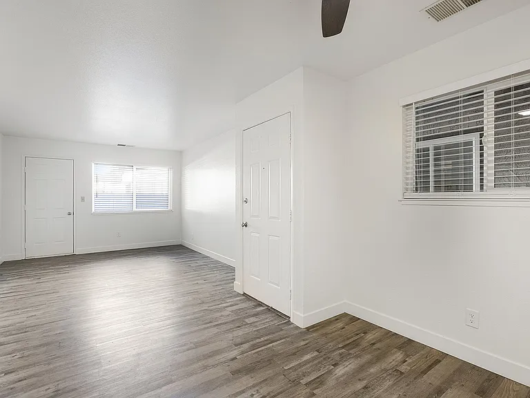 Interior 2x2
