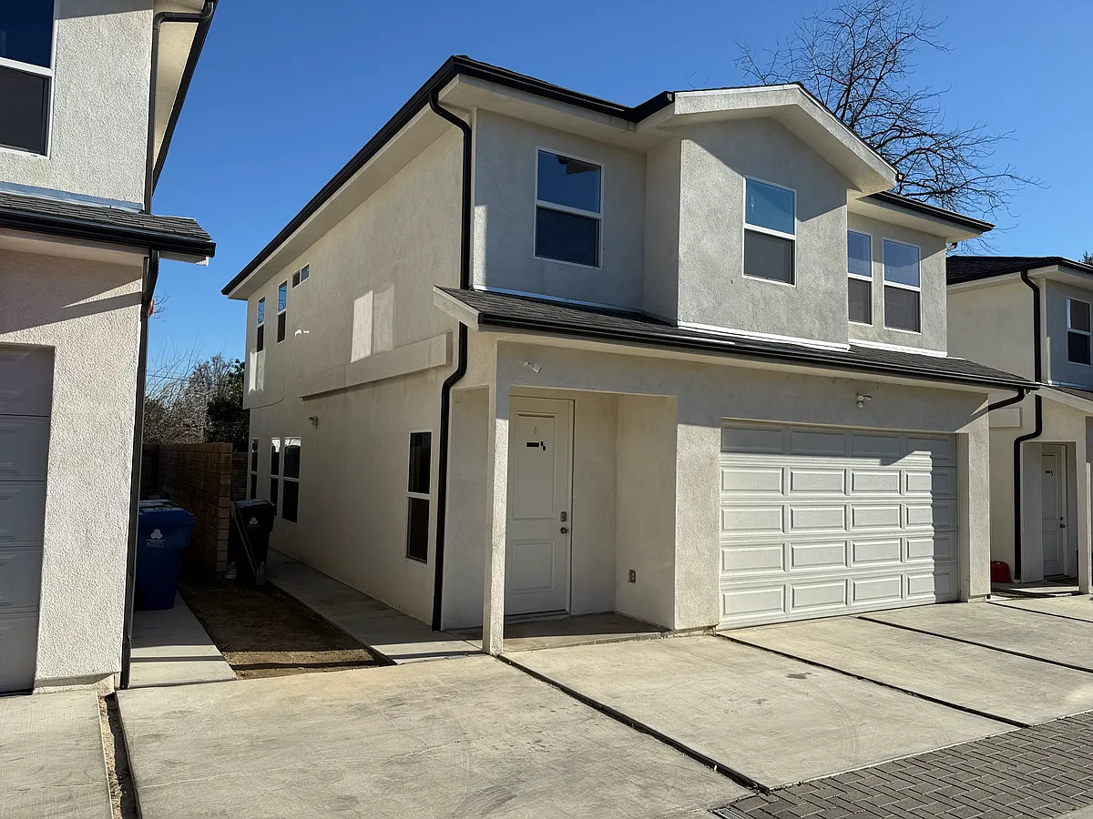 Building Photo - 12662 Bradley Ave