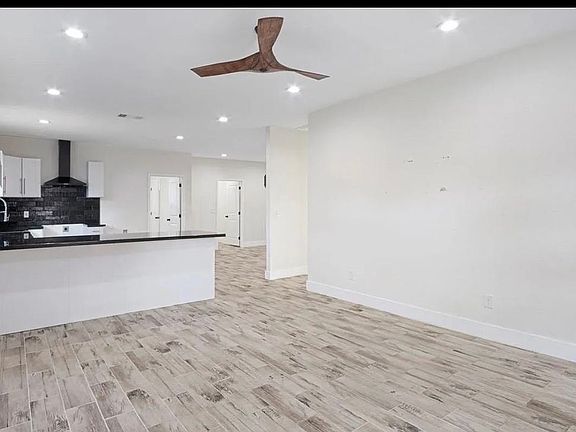 4th image of 2611 Druid St #1