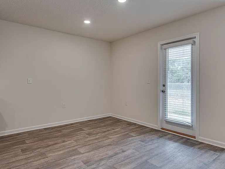 6401 Churchill Cir — Photo 7