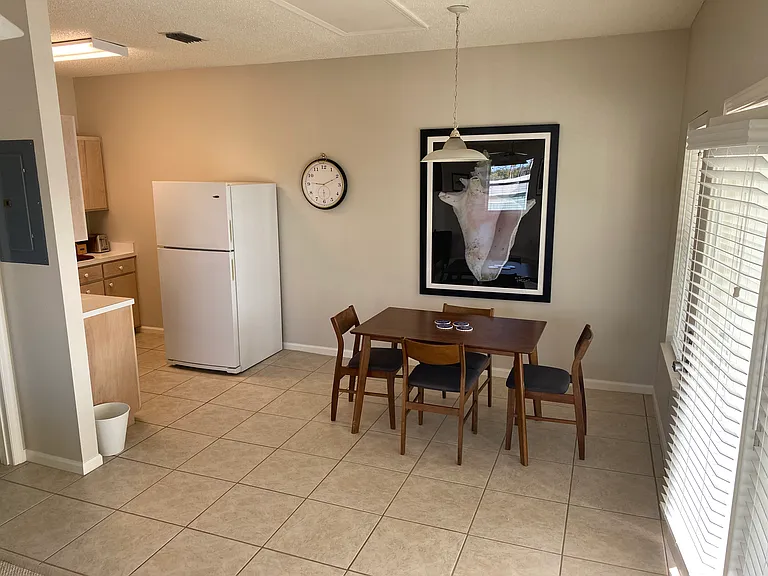 139 E Pine Ave — Photo 5