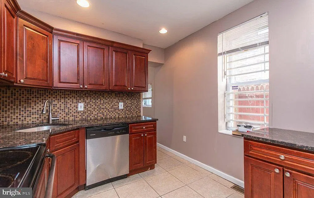 4 bed, 2.0 bath, 1264 sqft, $1,595 — Photo 2