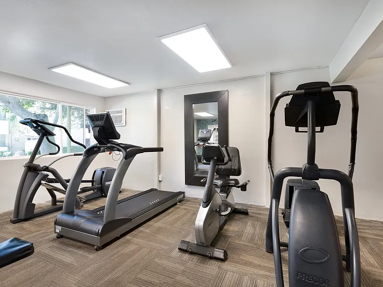 Chatsworth Pointe Apartment Homes — Photo 8