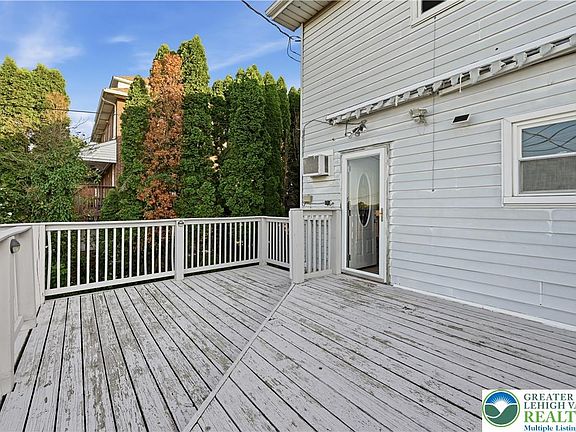 4th image of 611 William St