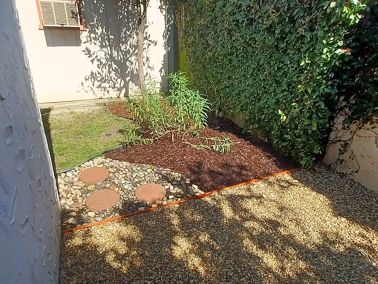 214 E Stocker St — Photo 35
