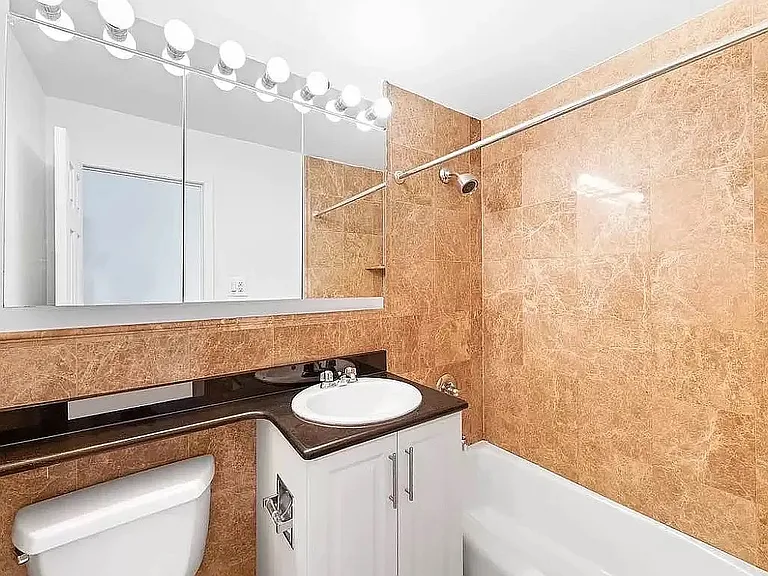 239 Park Ave S #7A — Photo 5