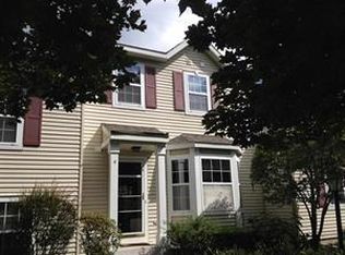 4 Horizon Ln, Troy, NY 12182