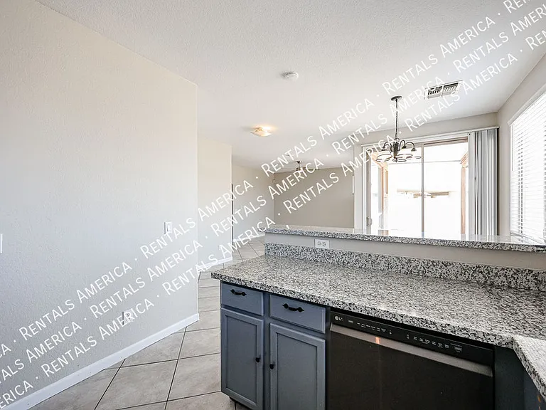 3825 S 60th Dr — Photo 14