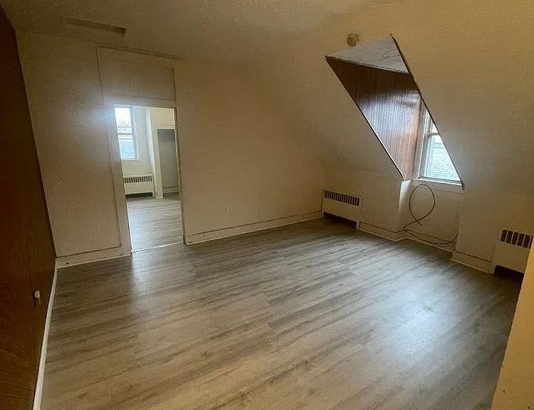 16 Laurel St — Photo 2