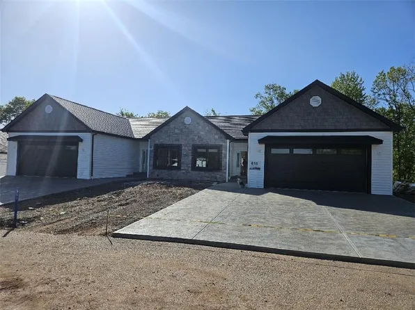 806 10th St, New Stanton, PA 15697