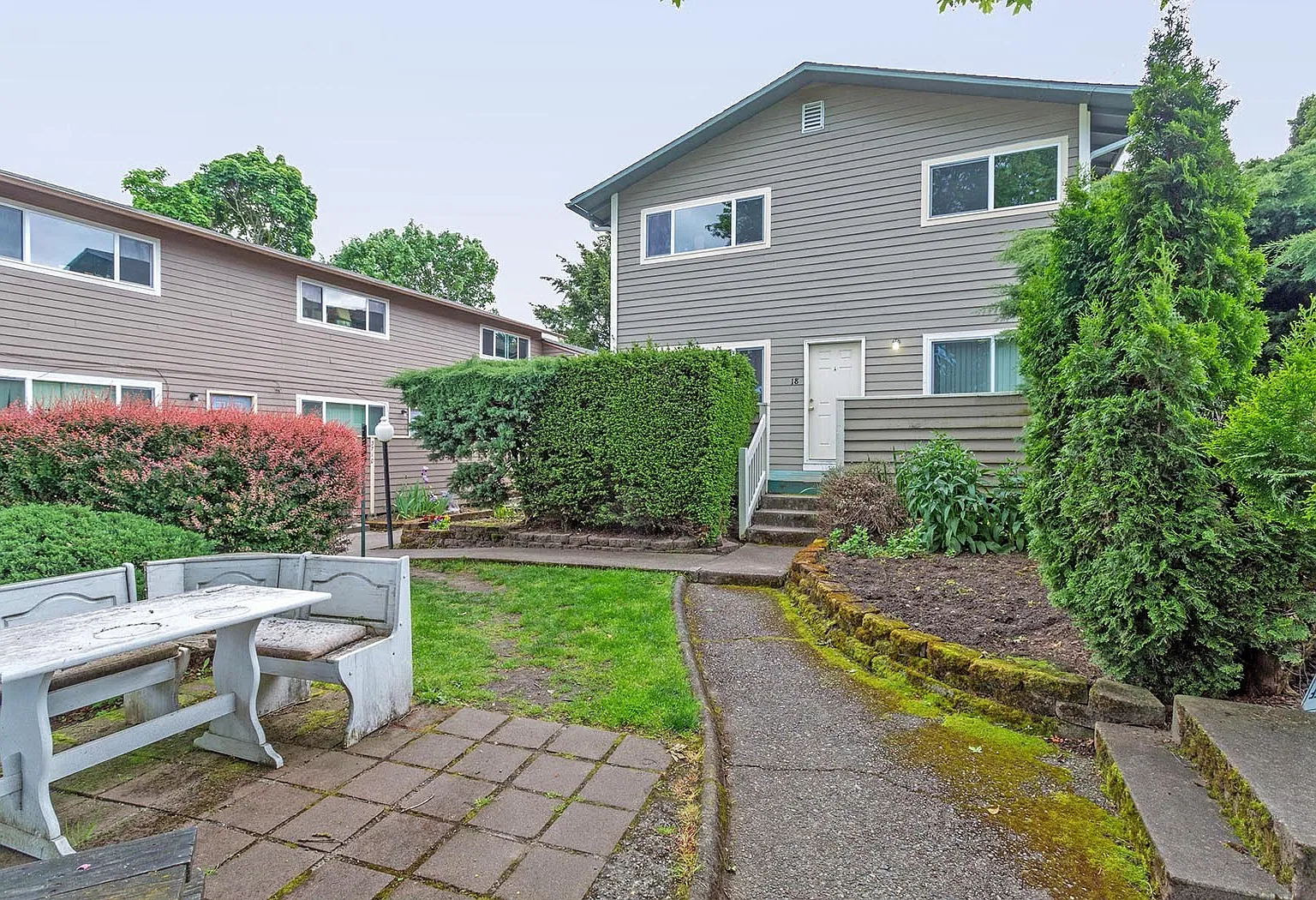 SE Francis St, Portland — Photo 1