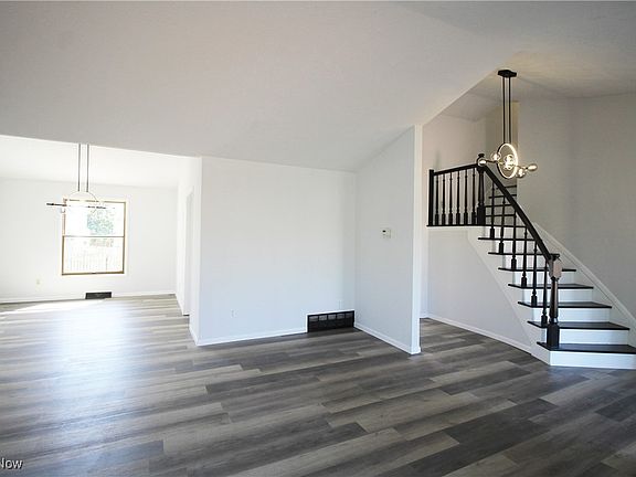 3rd image of 159 Claremont Dr