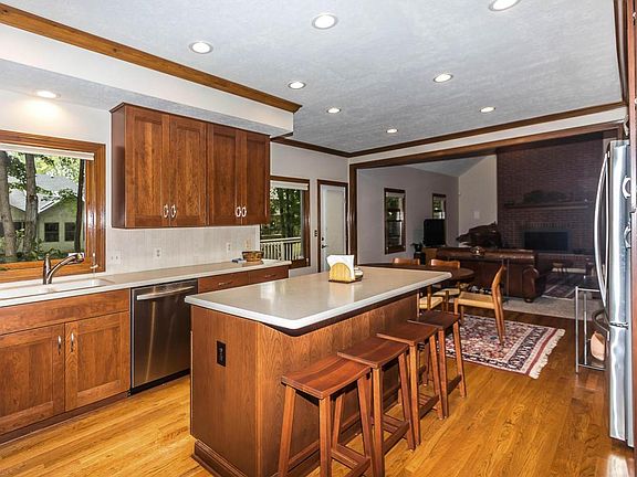 3rd image of 1029 Sunbury Lake Dr