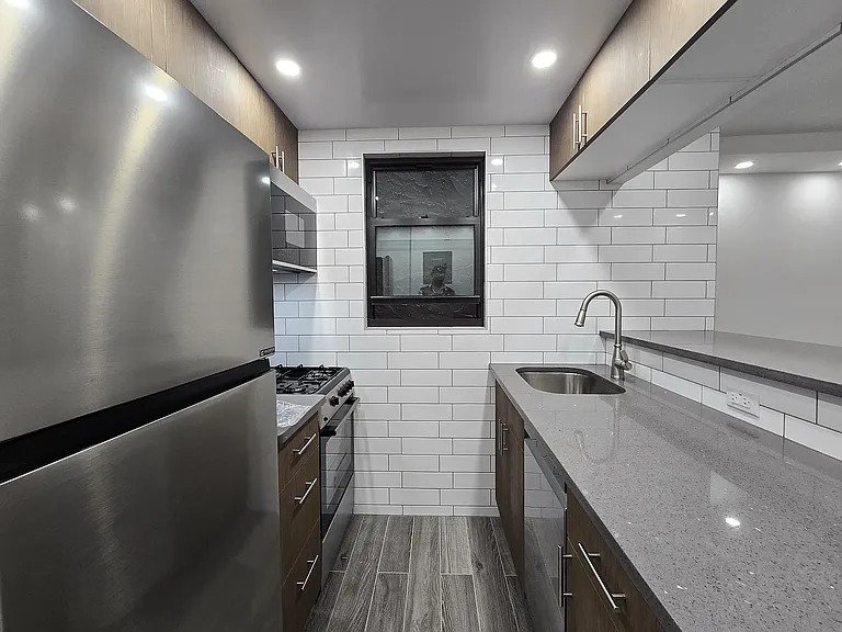 216 E 29th St #5E — Photo 2