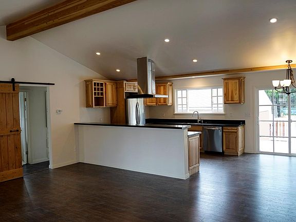 2nd image of 319 E Calle Laureles