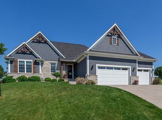 3 Country Club Ct, Le Claire, IA