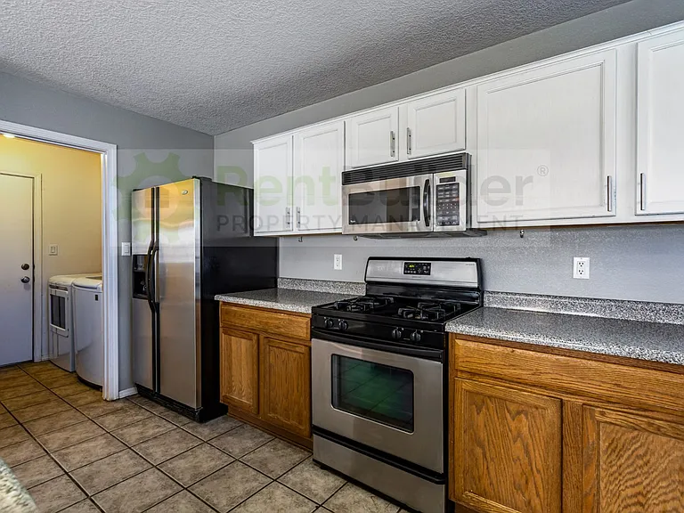 8309 Crimson Ave NE — Photo 11