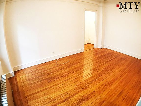3rd image of 155 E 52nd St APT 2L