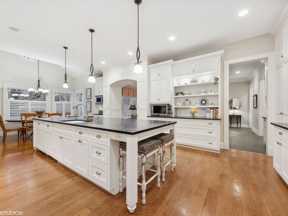 2nd image of 421 Blackstone Ave