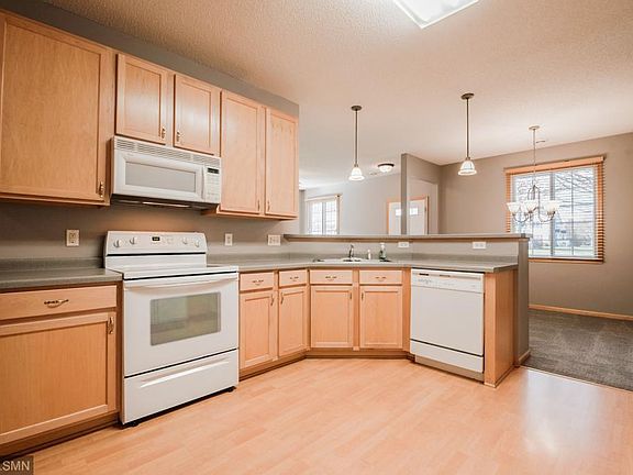 4th image of 923 Tamarack Trl