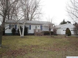 32 Royal Rd, Stuyvesant, NY 12173