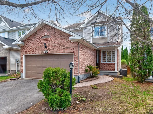 29 Mattawa Cres, Ottawa, ON K2M 2E8