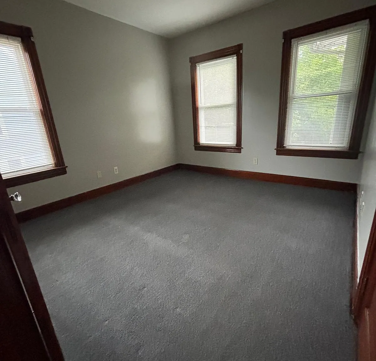 3 bed, $1,800 — Photo 2