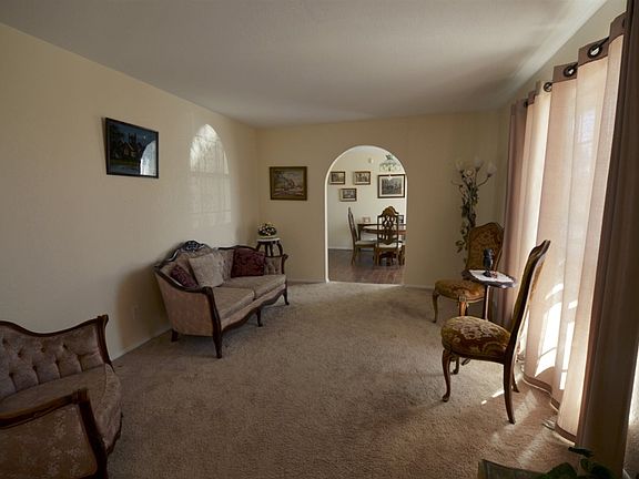 3rd image of 606 Meadow Crest Dr
