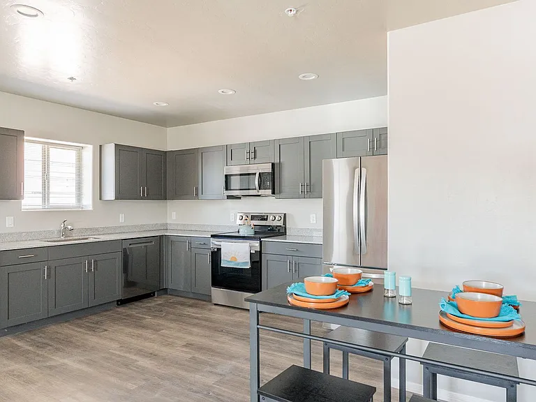 Bellevue Apartments — Photo 5