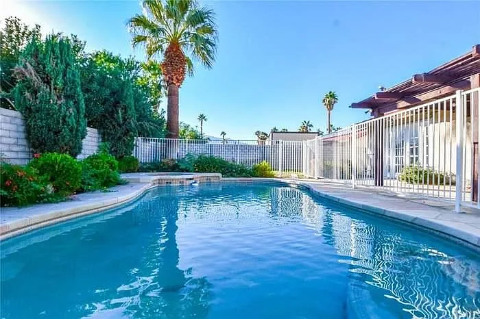 3 bed, 7850 sqft, $2,995 — Photo 1