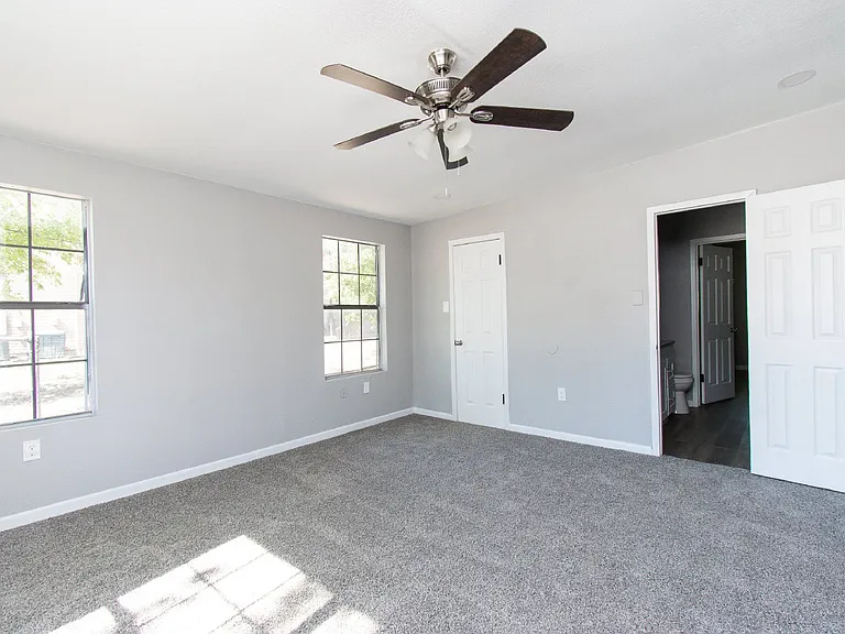 605 N Main St — Photo 19