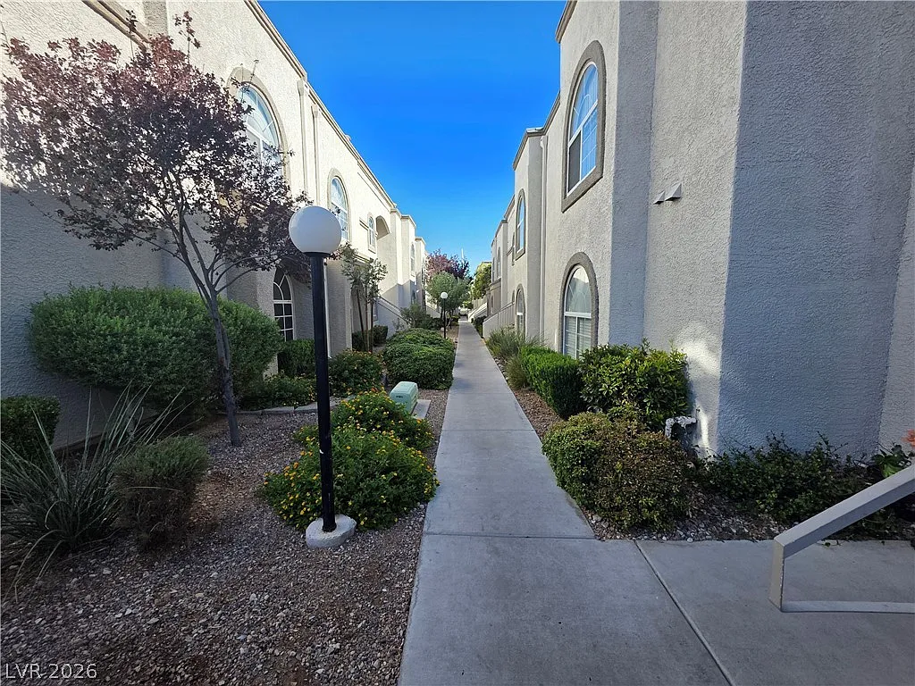 2 bed, 2.0 bath, 1025 sqft, $1,529 — Photo 3