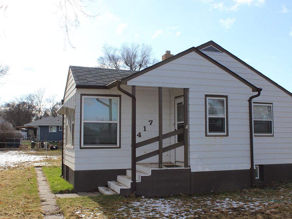 1st image of 417 3rd St NE