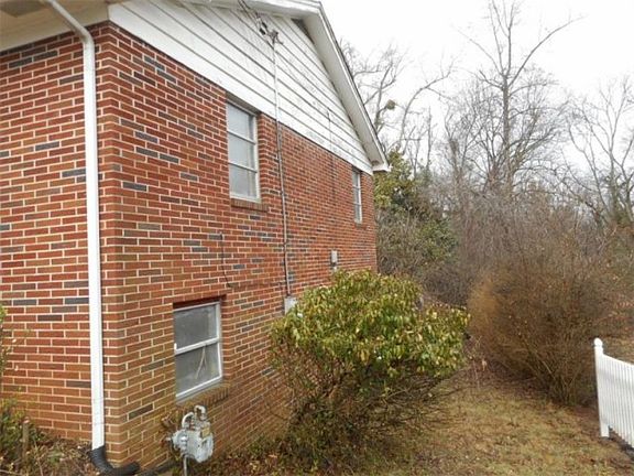 2nd image of 933 Etta Vista Cir