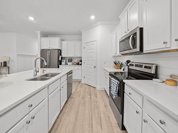 5th image of 156 Emarie Grey Cir