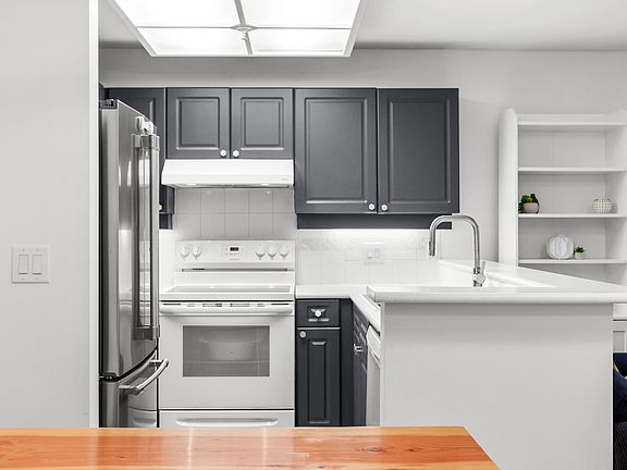 5th image of 22015 48th Ave #221