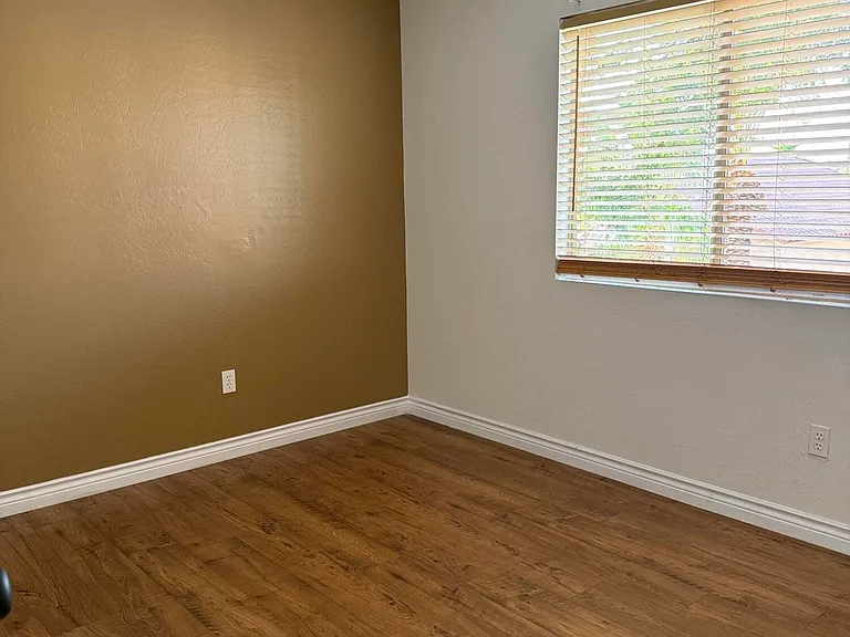 518 W Scott Ave — Photo 23