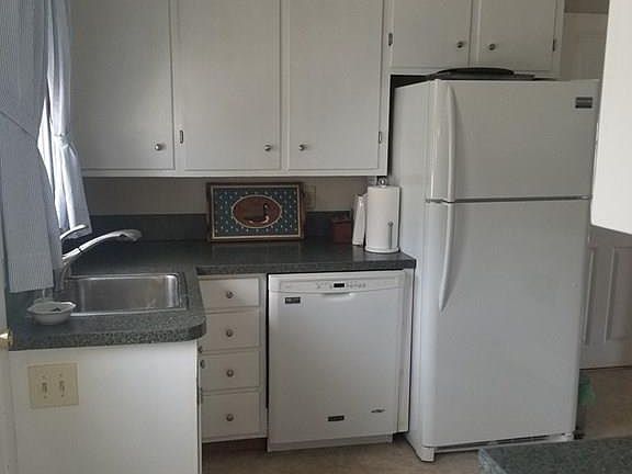 4th image of 17 Harbor St #A