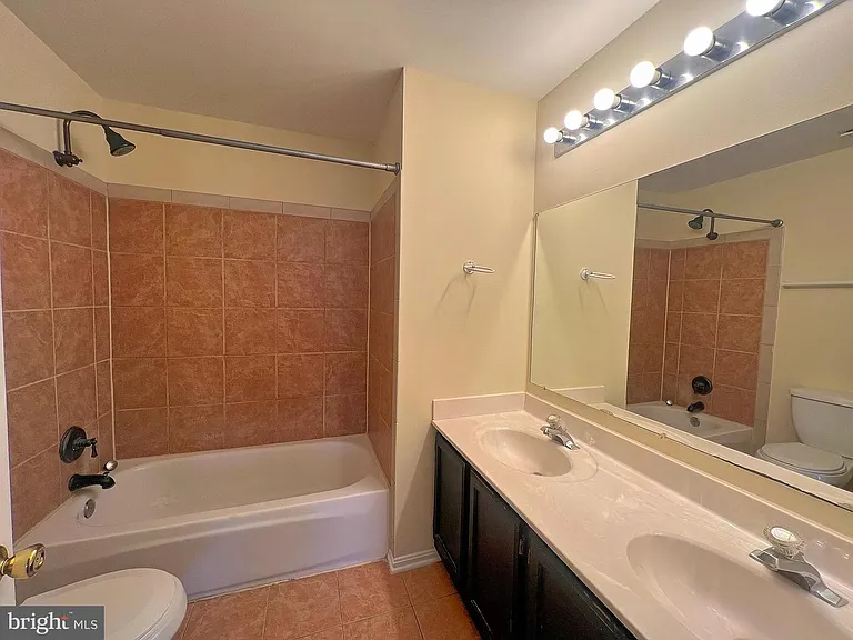 4100 Hunters Hill Cir — Photo 11