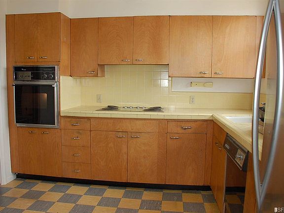 4th image of 40 Fernwood Ave