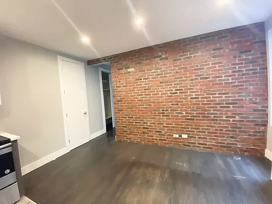 4th image of 830 W 177th St APT 2F