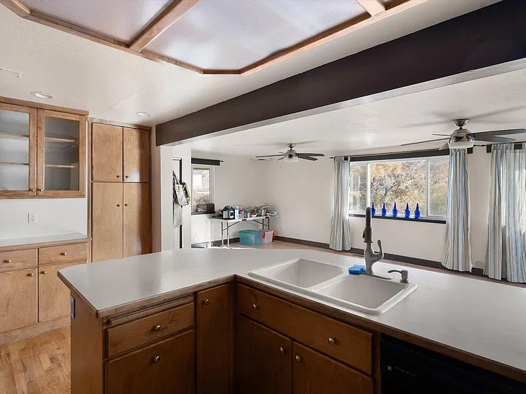209 S 1100 E — Photo 11