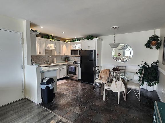 3rd image of 1382 Ocean Ave Unit A12