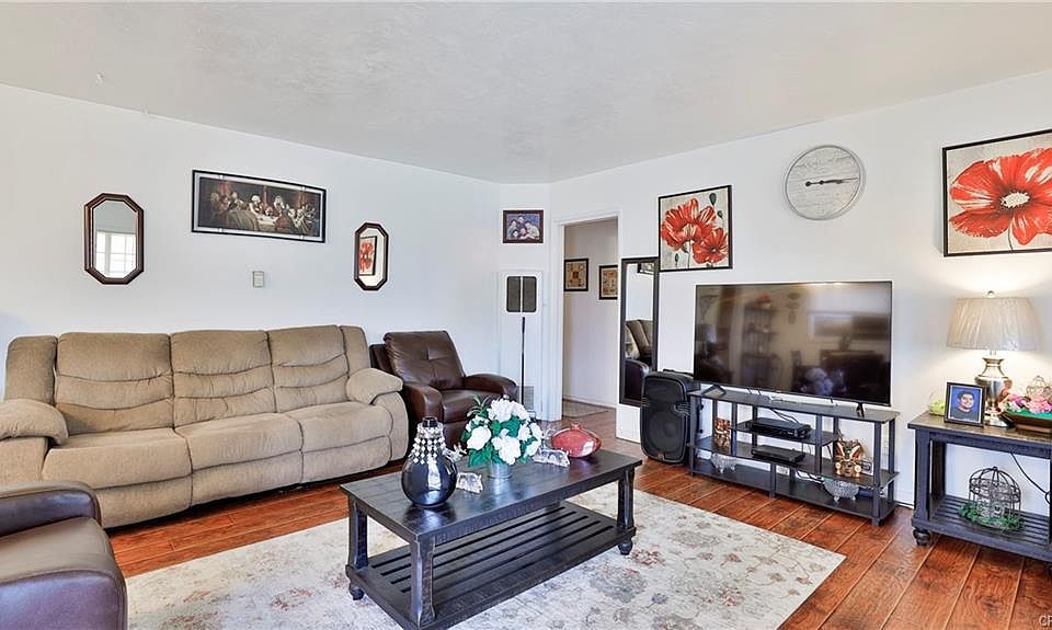 1st image of 601 Bunker Hill Dr