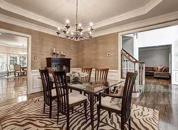 3rd image of 6032 Renwick Dr