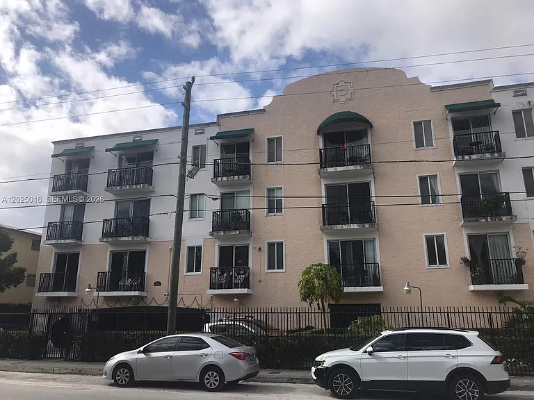 400 SW 2nd St #201 — Photo 1