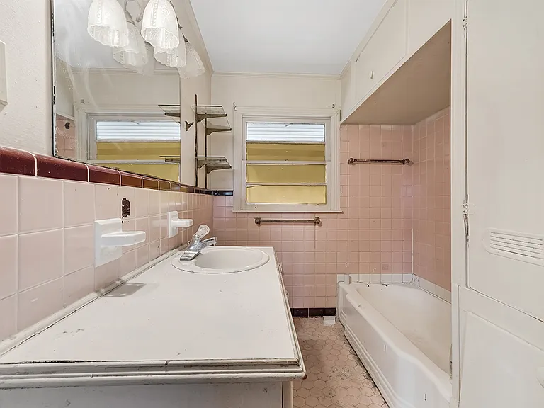 1121 Wheeler St — Photo 5