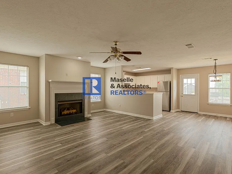 413 Woodlake Ln — Photo 13